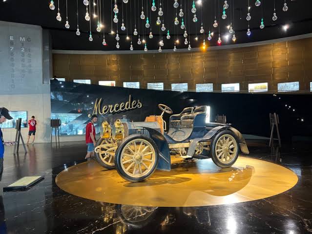 Museus Mercedes-Benz & Porsche